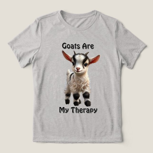 Baby Goat med Fluffy Päls och ljusa uttryck T Shirt (Design Framsida)