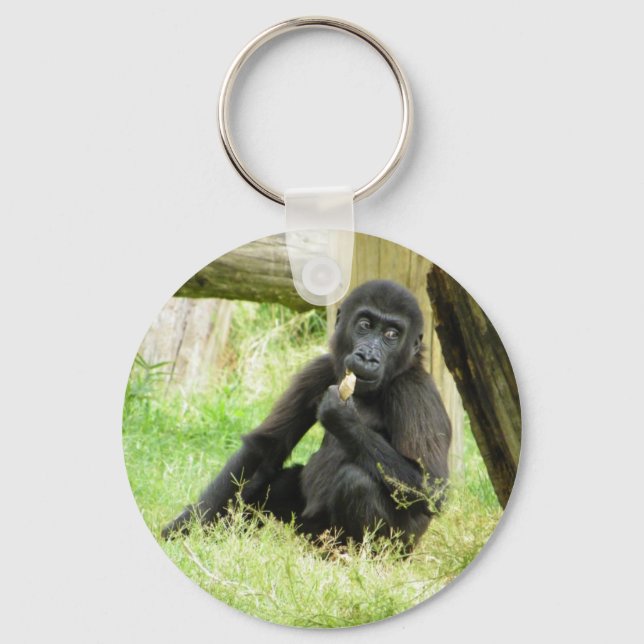 Baby Gorilla Snacking Nyckelring (Framsida)