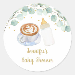 Baby håller på att blåsa småbarnshuggare för kaffe runt klistermärke