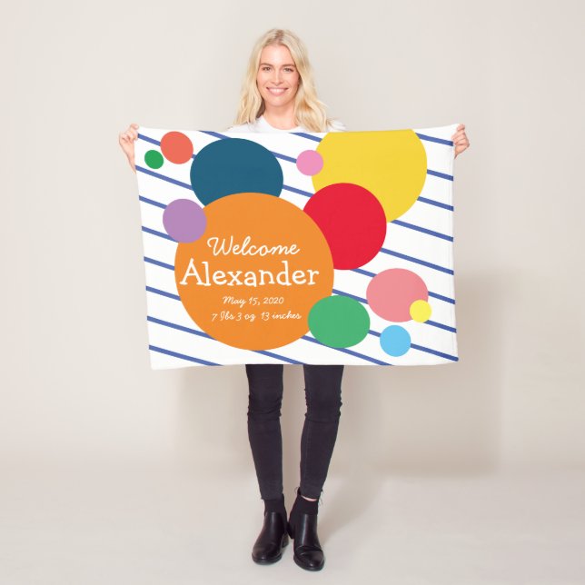 Baby har färgfulla geometriska former fleecefilt (På plats)