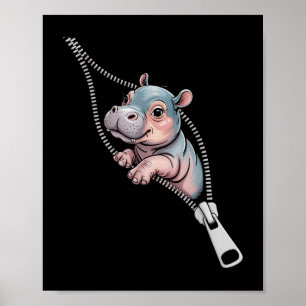 Baby Hippo kommer från en Zipper Funny Costume Bo Poster