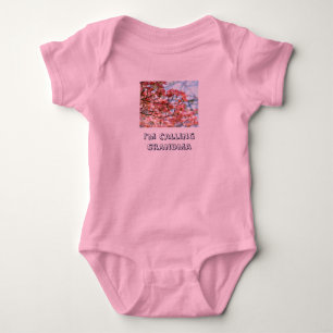 Baby humor... Jag kallar mormor Blommigt T-shirt