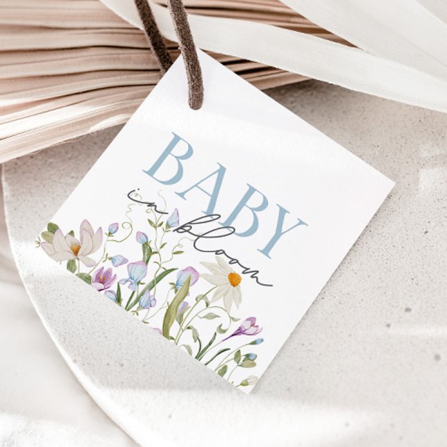 Baby i Blommigten Bloom Blue Vår Gåvor Etiketter (Skapare uppladdad)