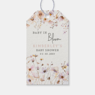 Baby i blomstrande vildblommor Babyflicka Baby Sho Presentetikett