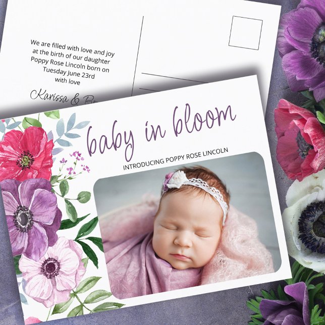 Baby i Bloom Lila Rosa Flowers Foto Birth Meddelande Vykort (Skapare uppladdad)