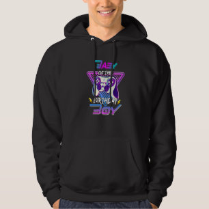 Baby i födelsedagspojken som matchar videospelsföd hoodie
