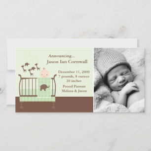 Baby i Grönt Crib Photo Tillkännagivande för födel Meddelande