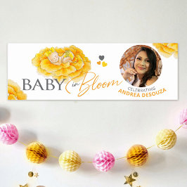 Baby i gult med blommor med vattenfärg, fotodusch poster