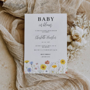 Baby i inbjudan till BLOMSMY-babykläder