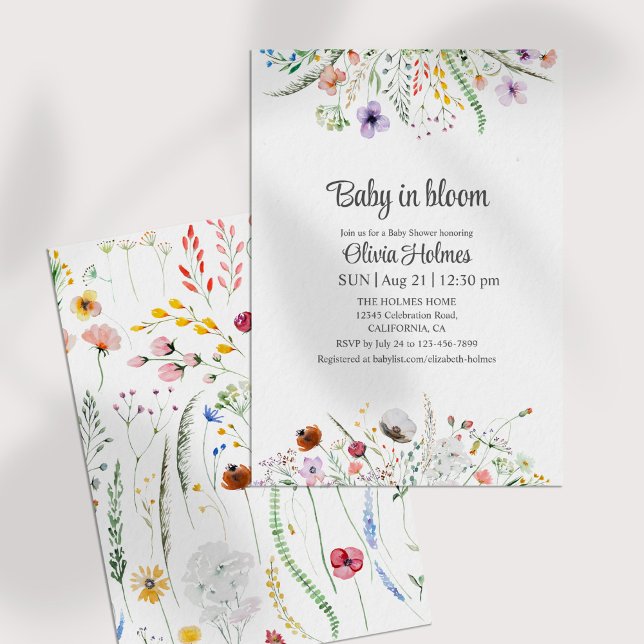 Baby i inbjudan till Bloom Wildblomma Baby Shower (Baby in Bloom Wildflowers Baby Shower Invitation on a white table.)