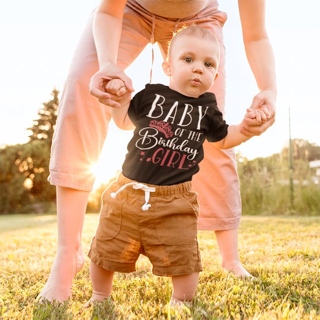 Baby i matchningen av Birthday Girl Anpassningsbar T Shirt (Skapare uppladdad)