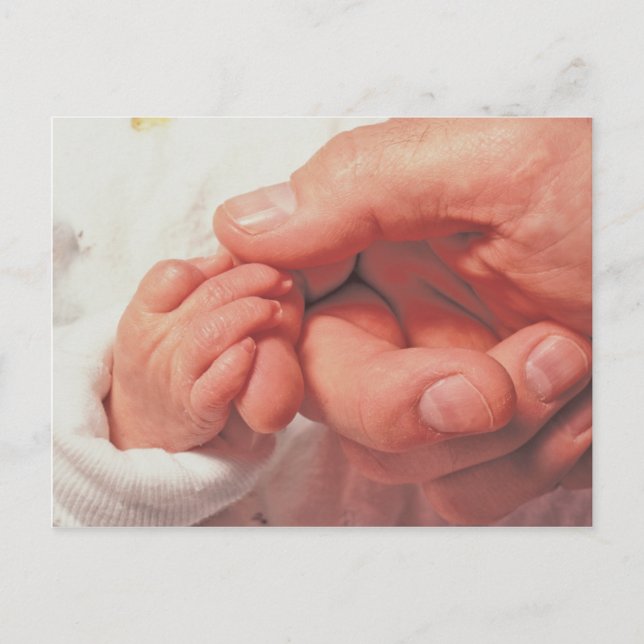 BABY i PAPPA HÄNDER Vykort (Framsida)