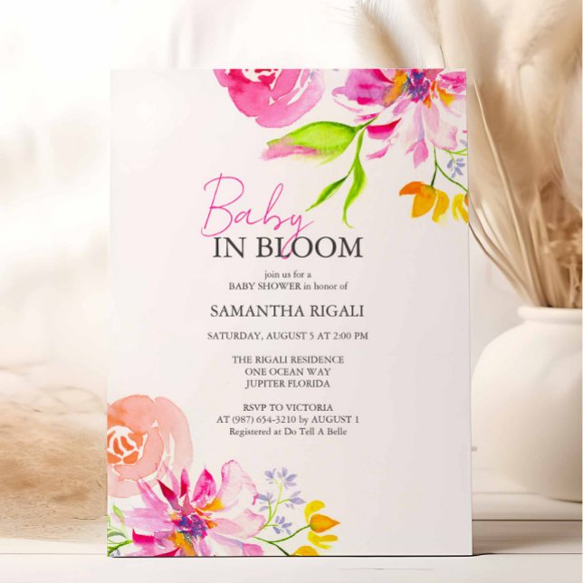 Baby i vattenfärgshöljet för Blommigt i blomma Inbjudningar (Pink floral baby shower invitation features unique watercolor art by Victoria Grigaliunas)