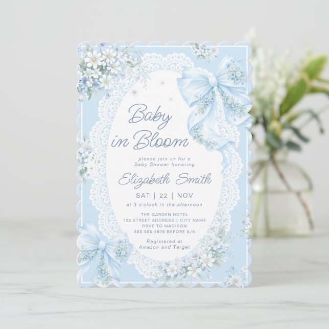 Baby in Bloom Bow Blue Floral Boy Baby Shower Inbjudningar (Stående Fram)