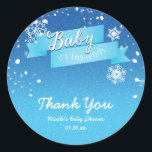 BABY IT-KALLET OUTSIDE Winter Party-favoritmärke Runt Klistermärke<br><div class="desc">BABY IT ÄR KALLET OUTSIDE Winter Party Favor Sticker. Lägg till egen anpassningsbar eller lämna tom.</div>