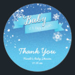 BABY IT-KALLET OUTSIDE Winter Party-favoritmärke Runt Klistermärke<br><div class="desc">BABY IT ÄR KALLET OUTSIDE Winter Party Favor Sticker. Lägg till egen anpassningsbar eller lämna tom.</div>