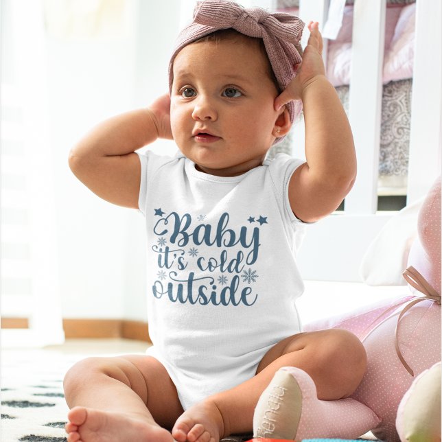 Baby its cold Outside Cute Christmas Baby's T Shirt (Skapare uppladdad)