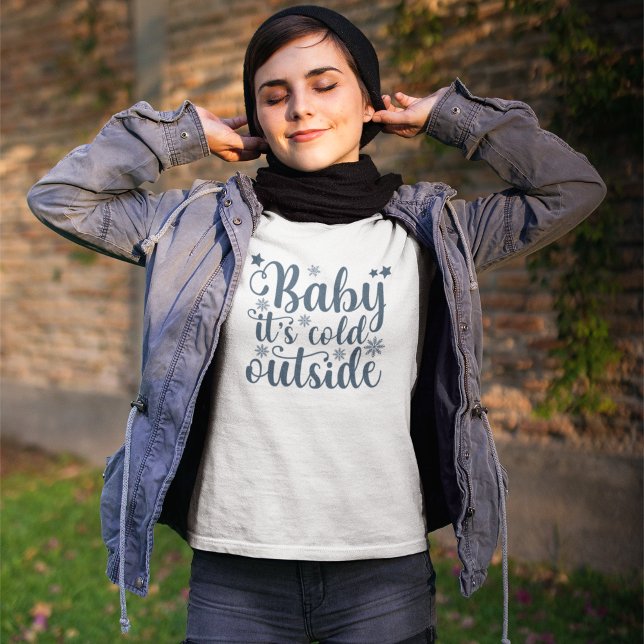 Baby its cold Outside Cute Christmas T Shirt (Skapare uppladdad)