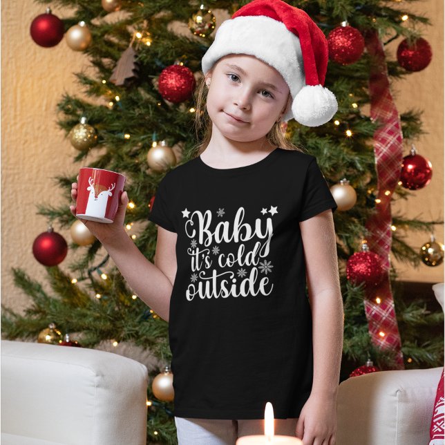 Baby its cold Outside Cute Christmas Women's T Shirt (Skapare uppladdad)