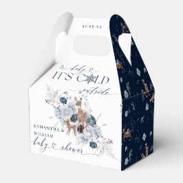 Baby kall utanför Blommigtens  Hjort Babyskåda Presentaskar