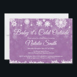 Baby Kallet utanför Rustic Winter Baby Shower Inbjudningar<br><div class="desc">Baby dess Kall utanför Lila Baby Shower-inbjudan. Bjud in barn eller flicka. Winter Helgdag Baby Shower Inbjudan. Lila och vitt Snöflingor. Rustic Wood Background. Land Vintage Retro. Om du vill göra ytterligare anpassningar klickar du på knappen "Anpassa" och användor verktyg som är utformat för att ändra mallen.</div>