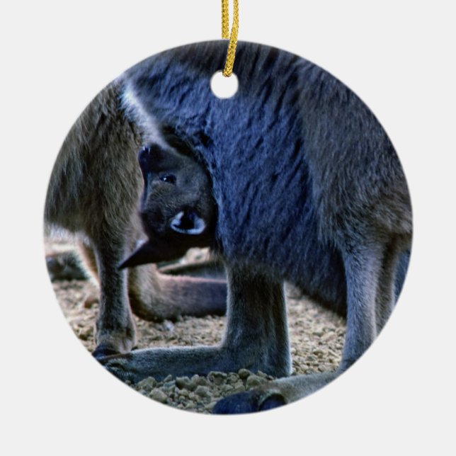 Baby kangaroo in mor mellan pouch och Australien Julgransprydnad Keramik (Framsidan)