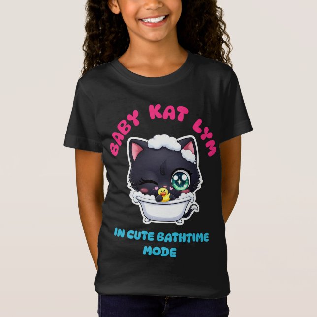 Baby Kat Lym In Cute Bathtime Mode T Shirt (Framsida)