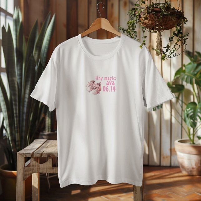 Baby Laddar Vänligen Vänta Anpassad Förfallodatum  T Shirt (Skapare uppladdad)