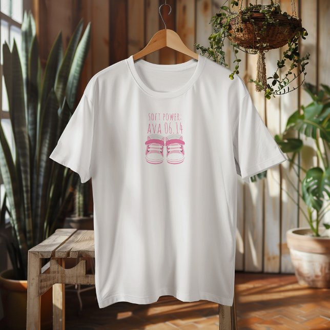 Baby Laddar Vänligen Vänta Anpassad Förfallodatum  T Shirt (Skapare uppladdad)