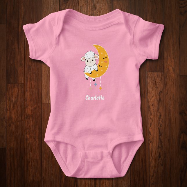 Baby Lamb vid Måne med Personlig Första Namn T Shirt (Skapare uppladdad)