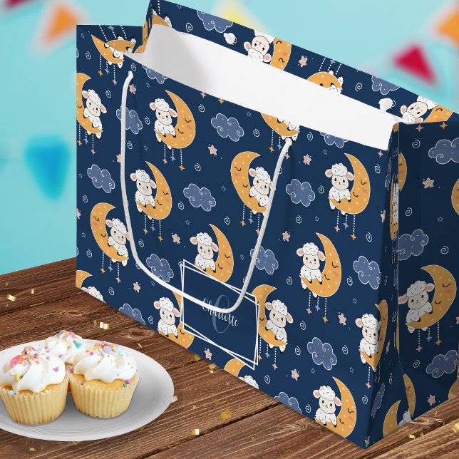 Baby Lamb vid Måne Mönster med första Namn (Skapare uppladdad)