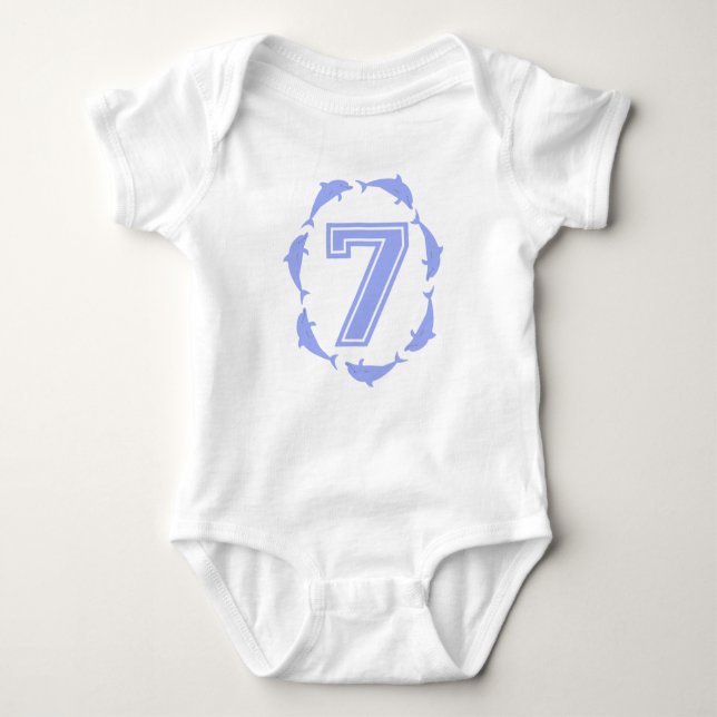 Baby lär sig nummer 7 i blått tee shirt (Framsida)