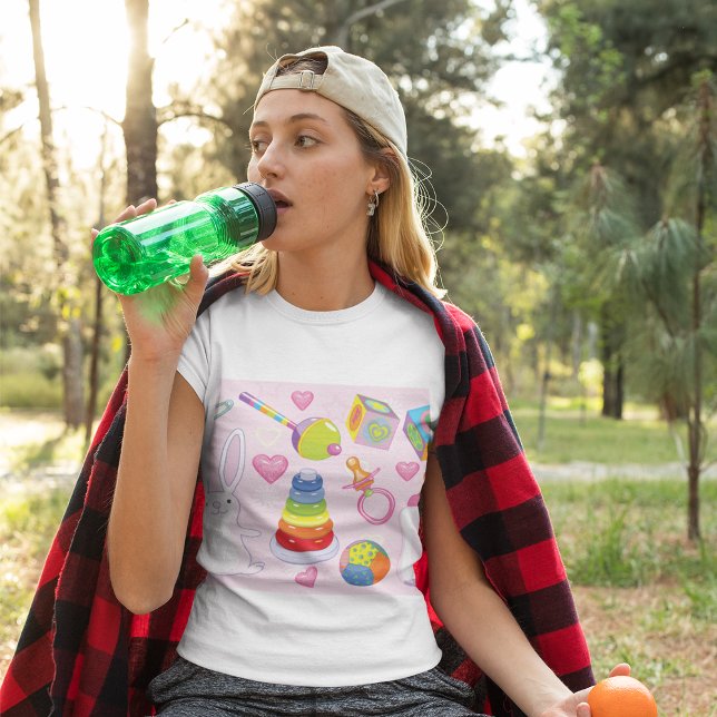 Baby Leksak och Nursery Essentials T Shirt (Skapare uppladdad)