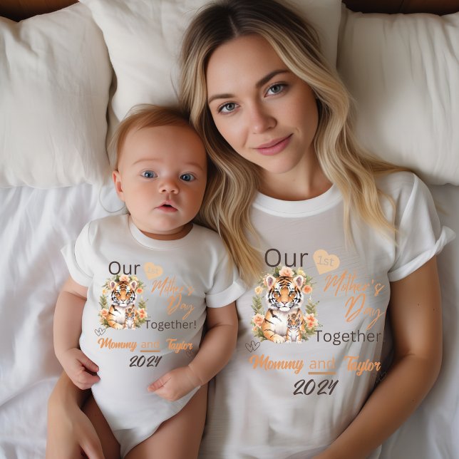Baby matchande tigern vår första Mor-dag tillsamma T Shirt (Baby Matching. TIger and Cub. Our first Mother's day Together!)