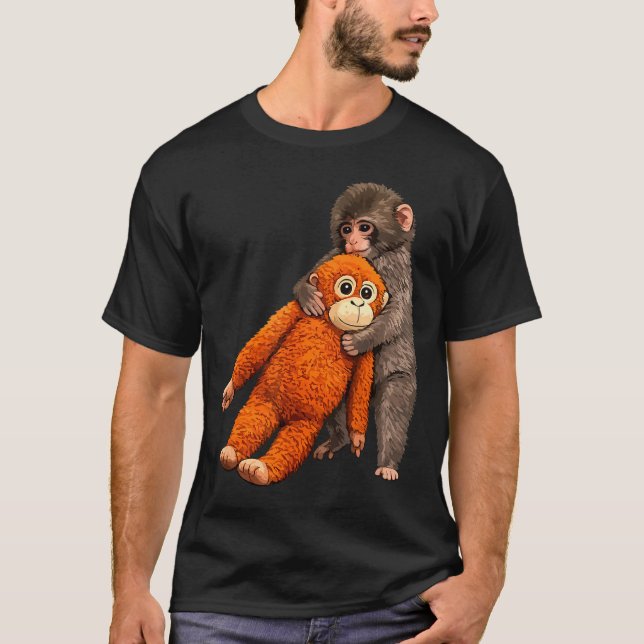 Baby monkey punch hugging  t shirt (Framsida)