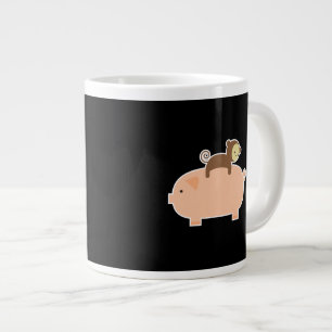 Baby Monkey Riding Backwards på Gris Jumbo Mugg