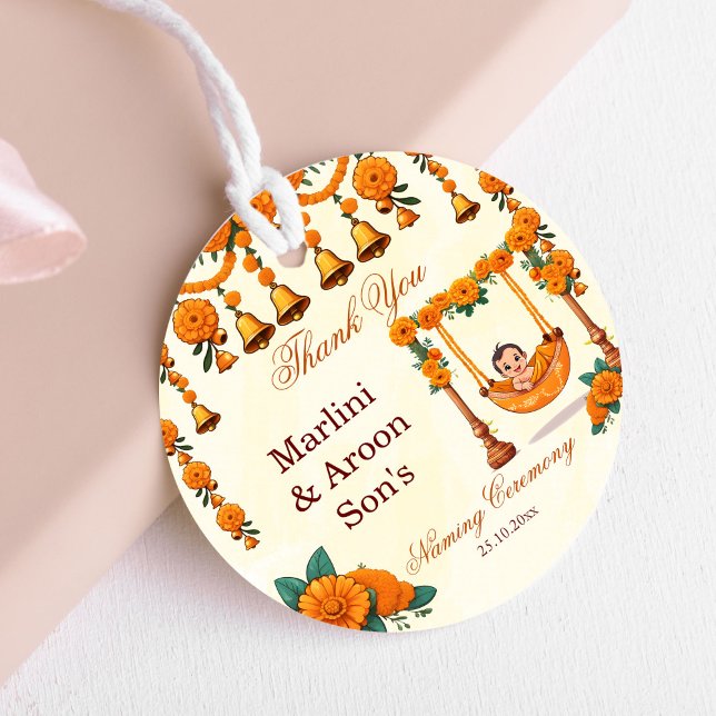 Baby Naming Cradle Indian Ceremony-förmån Gåvor Etiketter (Baby naming cradle namkaran ceremony favor gift tags cute Indian baby in a cradle with marigolds tag)