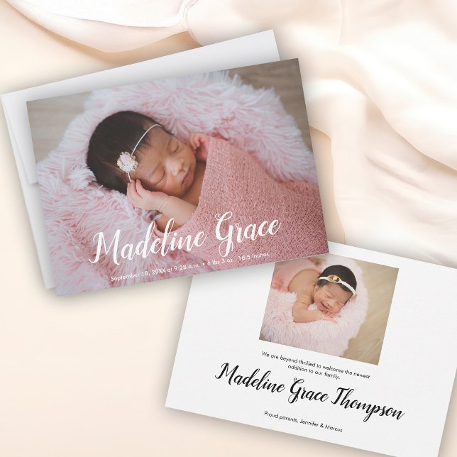 Baby Namn Handlettered Script Photo Birth Meddelande (Script baby girl name birth announcement card.)