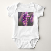 Baby Onsie för lilor för konstlavendelblomma