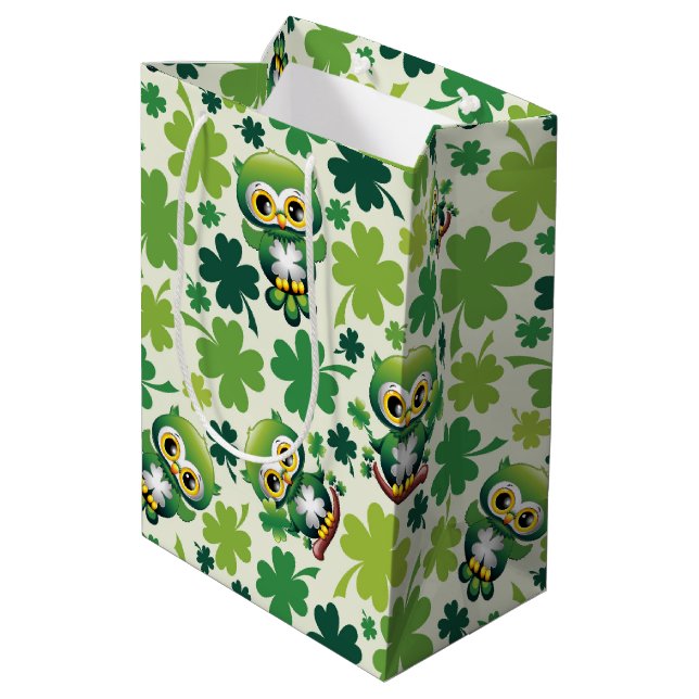 Baby Owl Cute St Patrick Cartoon (Baksidan Vinklad)