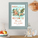 Baby på Neutralten för barn med tropisk Surfa, bab Poster<br><div class="desc">Könsneutral inbjudan till babydusch som fungerar underbart för en pojke eller flicka. Har en boho-tropisk exotisk botanisk surfarscen med ett surfingtema på sommaren, inklusive hibiscus blommigt och monstera och handflatan greenery. Konstruktionen har en vibe från havsstranden i persikor, rosa, terracotta och akvarier med grönt till tealgrey. Sammansatt av Helgdag hörnmönster....</div>