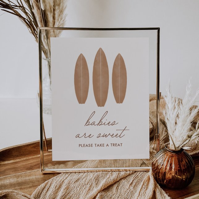 Baby på surfbräda Baby är söta skylt (Skapare uppladdad)