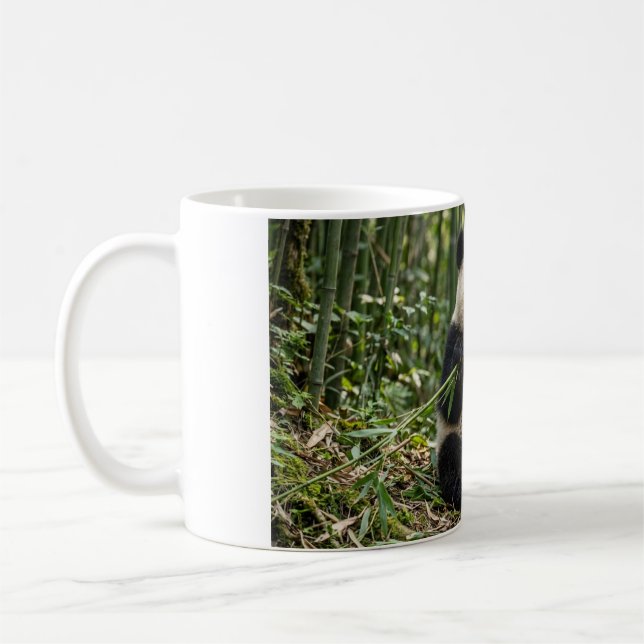 Baby Panda som äter bambumugg Kaffemugg (Vänster)