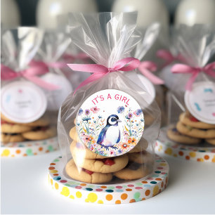 Baby Penguin i Blommor Det är en flicka   Babyskor Runt Klistermärke
