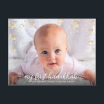 Baby Photo My First Hanukkah Script Star of David Helg Vykort<br><div class="desc">"Min första Hanukkah." En lekfull bild av champagne faux guld-folie Stars av David, snöflingor och vit handskriven manustypografi som täcker det foto du väljer, hjälper dig att sätta igång i Hanukkah och nyår. Din anteckning om anpassningsbarna, skriven eller handskriven, finns på baksidan. Känn julhelgens värme och glädje när du skickar...</div>