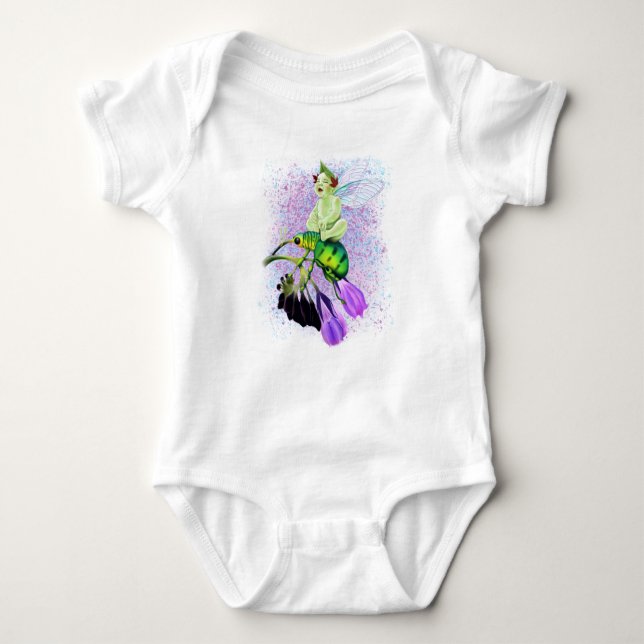 Baby Pixie Laughing on Beetle Ride T Shirt (Framsida)
