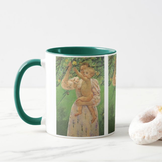 Baby Reaching for an Apple av Mary Cassatt Mugg (Med munk)