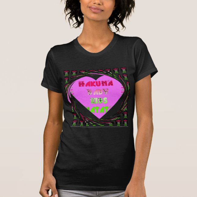 Baby Rosa Hearts Hakuna Matata Baby Kids Design.p Tee Shirt (Framsida)