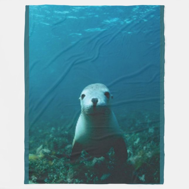 BABY SEAL FLEECE BLANKET (Framsidan)