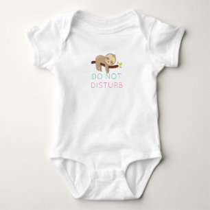 Baby Sloth gör inte skillnad på T-Shirt